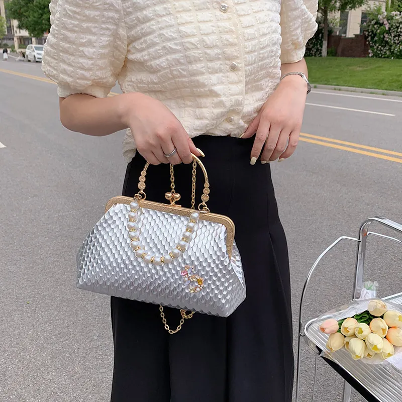 2023 Luxury Women French Minority Shoulder Bags Gold Crossbody Bags Fashion Pearl Chain Shell Clip Small Handbag Eveing Clutch